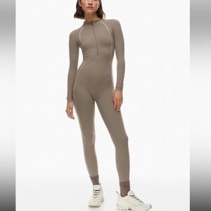Aritzia - TNABREATHE™ HERO JUMPSUIT